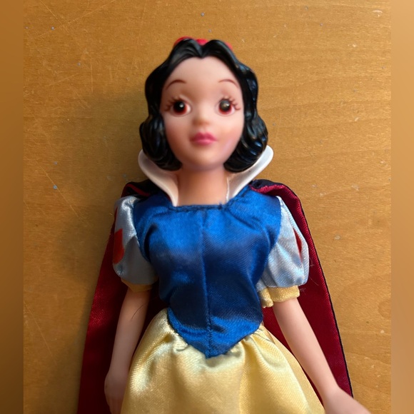Applause Walt Disney Snow White Doll - Picture 3 of 8
